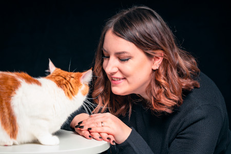 Miriam Petker spricht die nonverbale Sprache der Katzen.