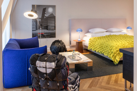 Modernes Design in Bern, weil teo jakob und der Schweizerhof Bern & Spa eine Kooperation eingegangen sind.