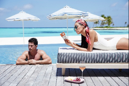 Zwischen weißem Strand und endlosem Blau bietet das Le Méridien Maldives Resort & Spa allerlei romantische Orte.