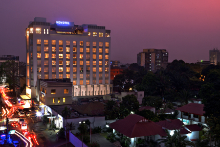 Vom Dach aus bietet das neue Hotel einen fantastischen Ausblick auf Kinshasa.