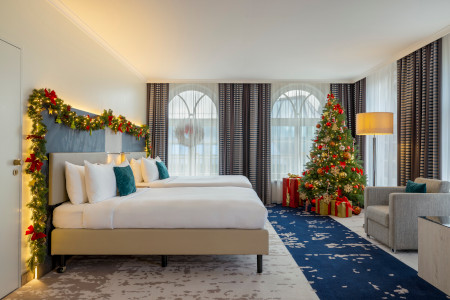 Das Hotel Renaissance Hamburg liegt in der Innenstadt von Hamburg, nahe der Weihnachtsmärkte.