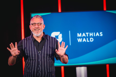 Auf der Bühne: KI-Experte Mathias Wald.