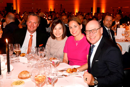 Feiern beim Dinner (von links): Markus und Angela Granelli sowie Christian und Luisa Harrisch.
