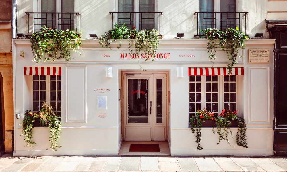 In Paris versteckt sich das La Maison Saintonge in einer Gasse.