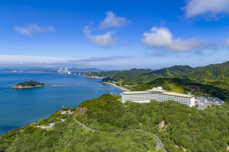In Japan eröffnet das Grand Mercure Okinawa Cape Zanpa Resort.