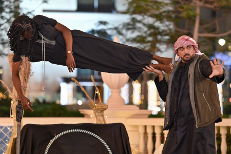 Der Illusionist Moein Al Bastaki tritt mit seiner Show in Dubai auf.