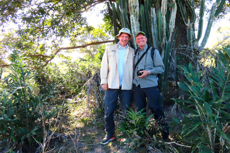 Jörg Gräser und Timo Knöfel sind im Dschungel von Afrika.