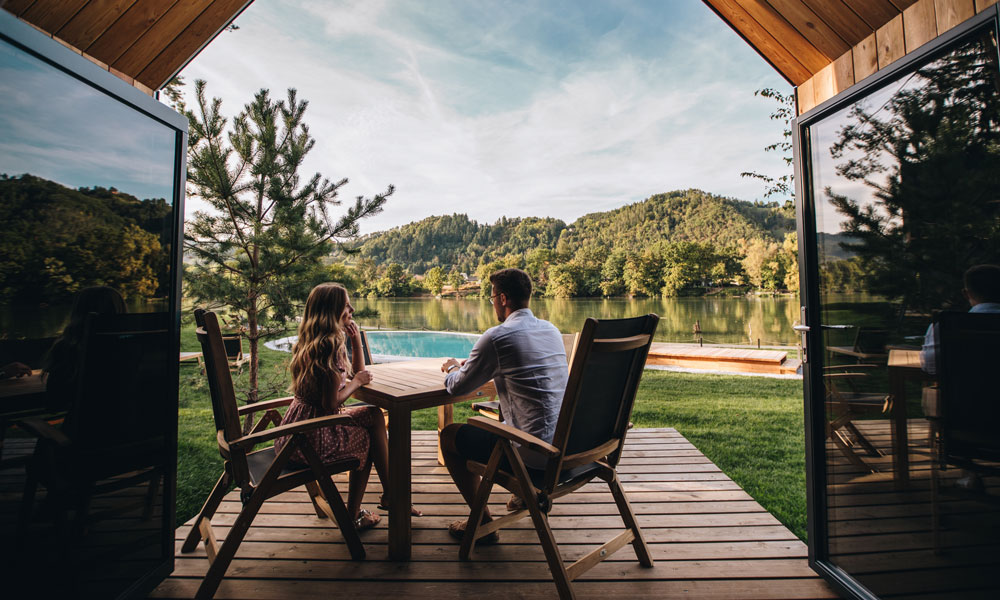 Im Chocolate Village Luxury Glamping Resort verschmelzen Schokoladengenuss, Design und Natur