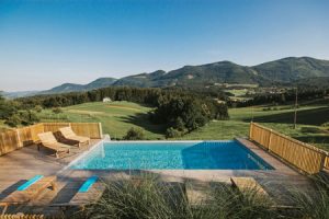 Der Bauernhof Urška bietet Entspannung pur mit Sauna, Blütenbad und Außenpool
