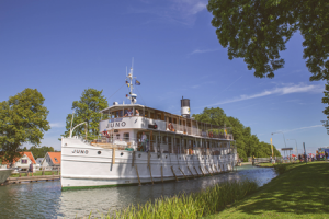 Der Kapitän der MS Juno im Gotakanal