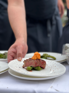 Ein Highlight ist der Big Green Egg Grillkurs, bei dem sich alles um das perfekte BBQ-Erlebnis dreht