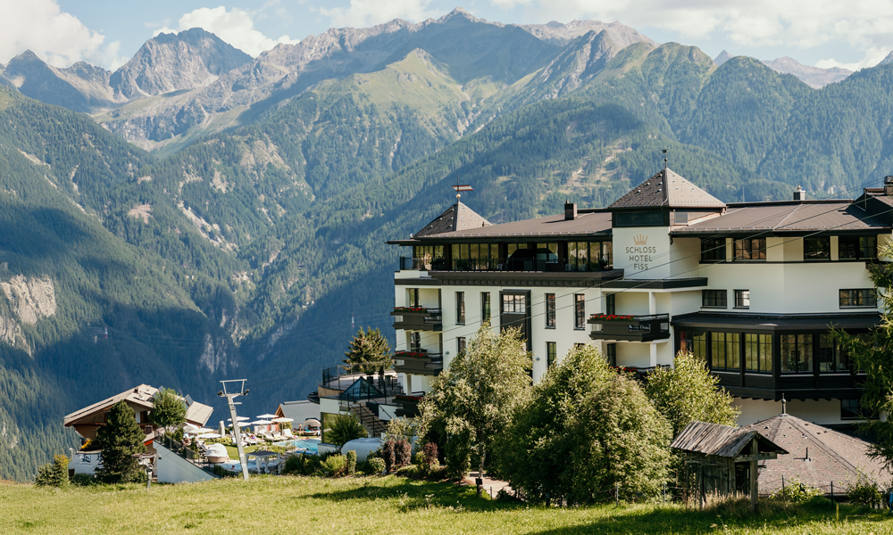 Blick auf das Schlosshotel Fiss