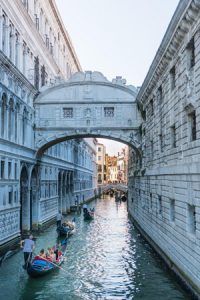 Bild der Seufzerbrücke in Venedig