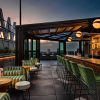 Inspiriert vom kreativen und kosmopolitischen Flair öffnet die einzige Rooftop Bar am Union Square