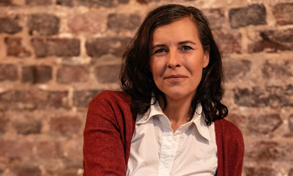 Die Autorin Deborah Scarpino-Helle