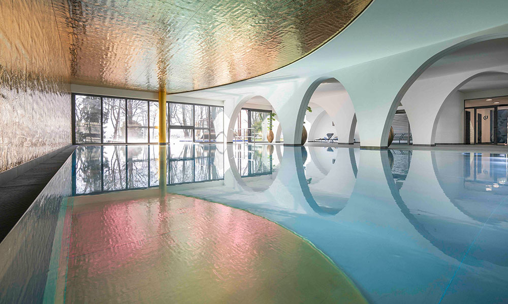 Der Spa_Indoorpool im Buff Medical Resort