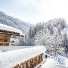 Nur wenige Schritte vom Snow Space Salzburg entfernt, ist das luxuriöse Chaletdorf