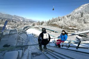 Beim Skisprungworkshop können Teilnehmende in der ORLEN Arena selbst aktiv werden