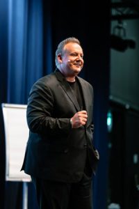 Markus Mensch etwa teilt sein Programm „Bricks by Bricks®“