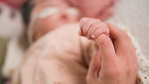 Atemzeit-Intensivpflege-gezieltes-greifenpsychische Stabilisierung bei Familien mit schwer kranken Kindern