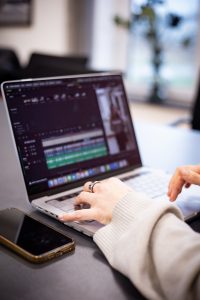 Videobearbeitung vor der Veröffentlichung von Social Media Content