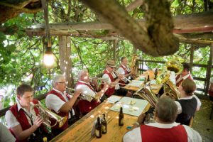 Blasmusik unter der Tanzlinde