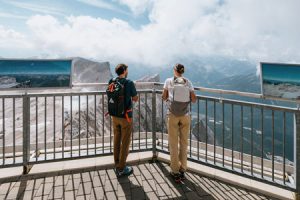 Blick auf vier Länder von der Aussichtsplattform auf dem Zugspitzgipfel