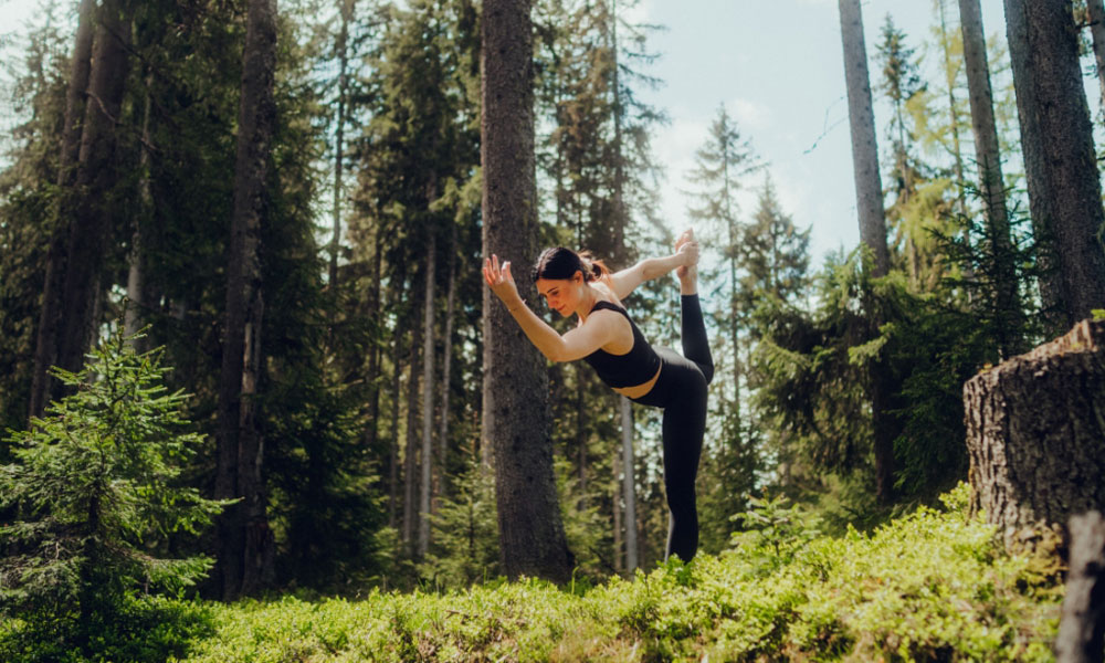 Yoga im Wald Forsthofalm