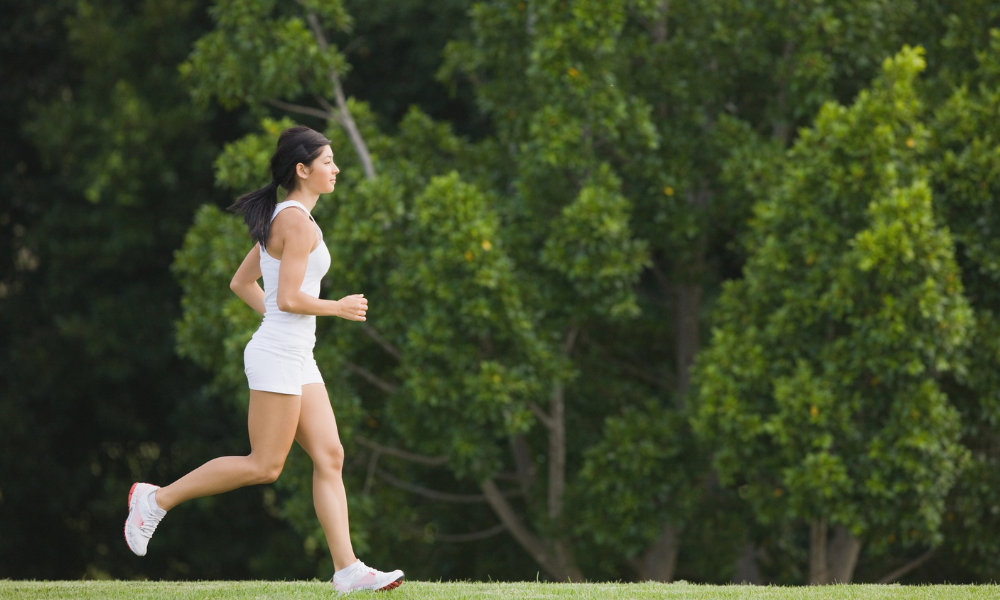 Joggen in der Natur ©Canva