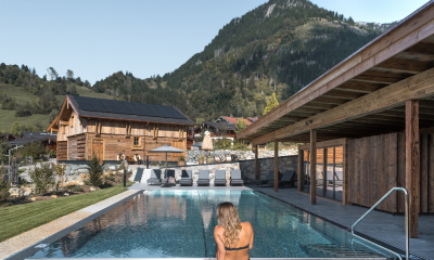 Infinitypool mit Bergblick ©
