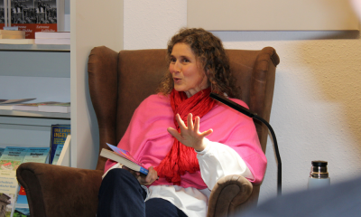 Anita Reif bei einer Lesung ©Privat