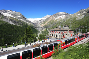 Bernina Express auf der Alp Grüm ©Rhätische Bahn