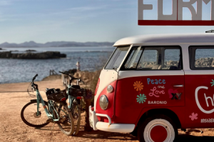 Formentera Bus am Strand ©Canva