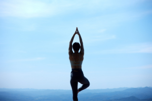 Yoga Baum ©Canva