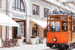 Historische Strassenbahn ©Johanna Gunnberg Hotel Esplendido