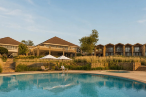 Salt of Akagera Hotel Ansicht © The Lux Collective