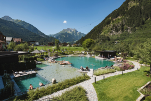 Naturbadesee und Romantikgarten ©Neuhaus Zillertal Resort