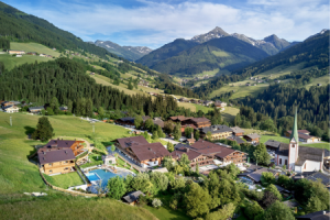 Aussenansicht mit Talblick ©Michael Huber