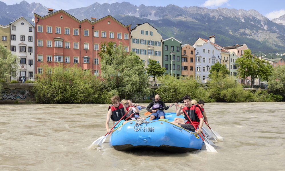 Die AREA 47 verwandelt eine Stadtrundfahrt in ein aufregendes Rafting ©AREA 47, Christoph Nösig