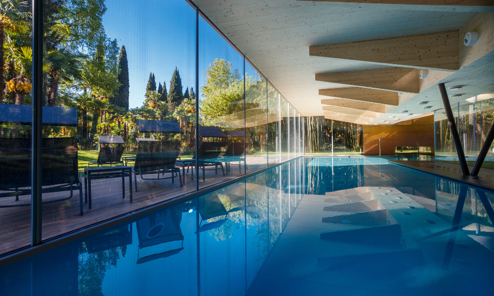 Entspannen am Cristallo Pool ©Du Lac et Du Parc Grand Resort