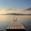 Ufer des Hopfensees im bayerischen Füssen genießen gesundheitsbewusste Urlauber die Ruhe und Natur mit Alpenblick ©Camping Hopfensee