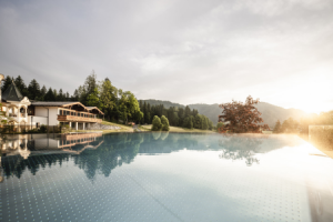 Inifinity Pool ©Hannes Niederkofler Hotel Peternhof