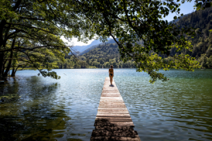 Baden im Thumsee – rund um Bad Reichenhall lässt sich die Natur am intensivsten allein erleben. © Bad Reichenhall Tourismus & Stadtmarketing