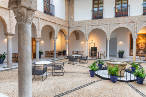 NH Collection Palacio De Cordoba Restaurante Tablafina Patio Fountain ©Minor Hotels