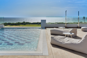 Ausblick vom Pool bis zum Meer ©Amàre Hotels