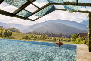 Infinity-Outdoorpool ©Hotel AUI