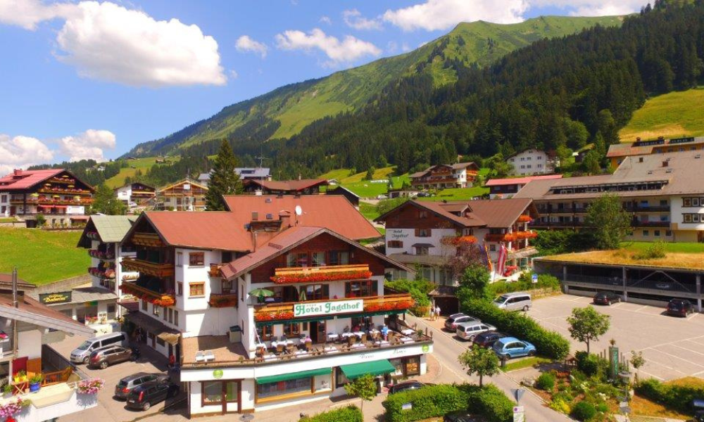 Panoramaansicht bei Sonnenschein ©Hotel Jagdhof