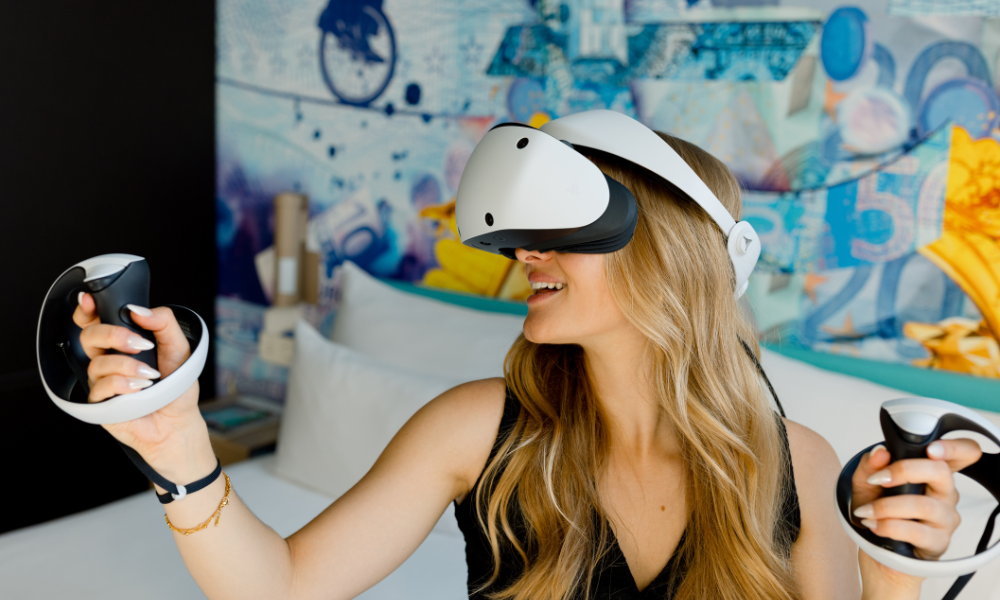 nhow_Frankfurt_Room_gaming_vr_lifestyle_girl_close_up.png