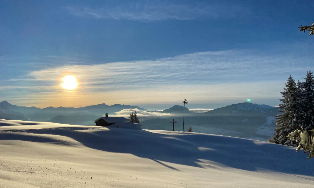 Schneelandschaft_bei_Sonnenschein.png