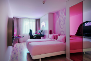 nhow_Berlin_Room_Gaming_curtains_open_twin_beds_gamer_equipment.png